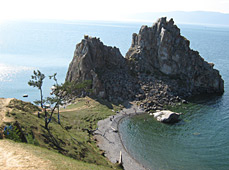 Der Schamanenfelsen auf der Baikalsee-Insel Olchon
